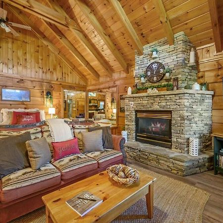 Do Not Disturb - Pigeon Forge Smoky Mountain Studio Cabin, Hot Tub, Fireplace Esterno foto