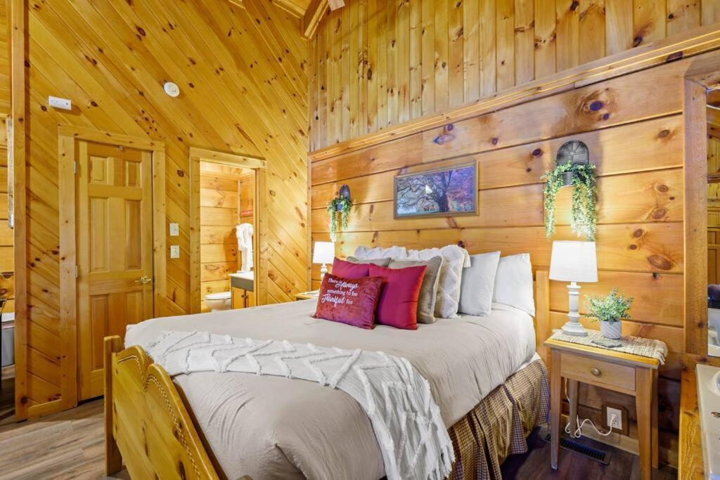 Do Not Disturb - Pigeon Forge Smoky Mountain Studio Cabin, Hot Tub, Fireplace Esterno foto
