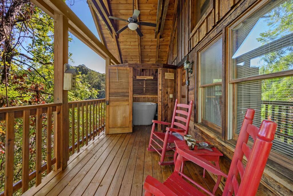 Do Not Disturb - Pigeon Forge Smoky Mountain Studio Cabin, Hot Tub, Fireplace Esterno foto