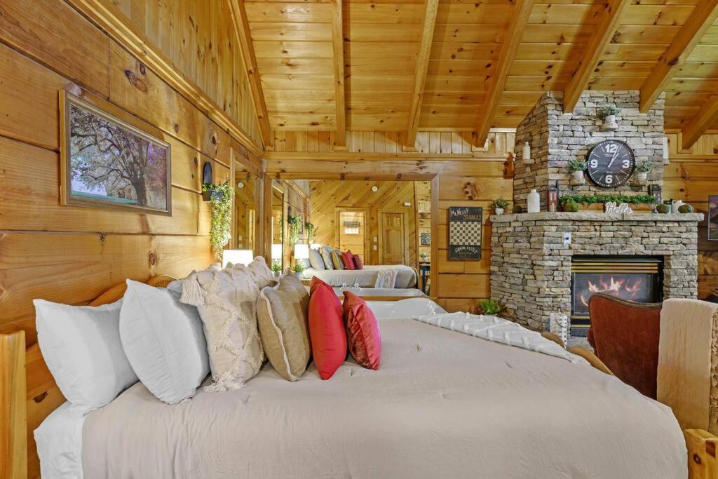 Do Not Disturb - Pigeon Forge Smoky Mountain Studio Cabin, Hot Tub, Fireplace Esterno foto