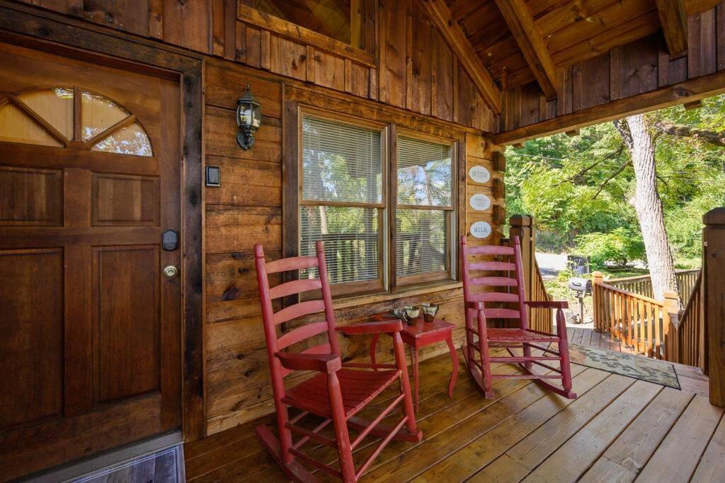 Do Not Disturb - Pigeon Forge Smoky Mountain Studio Cabin, Hot Tub, Fireplace Esterno foto