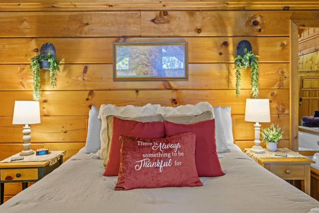 Do Not Disturb - Pigeon Forge Smoky Mountain Studio Cabin, Hot Tub, Fireplace Esterno foto